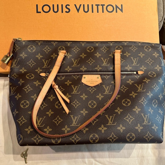 LV tote with small gold-plated key lock - Picture 1 of 11